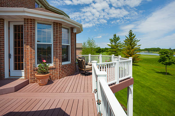 How to Discover Vinyl Deck Contractors Near Me for Smooth Installation