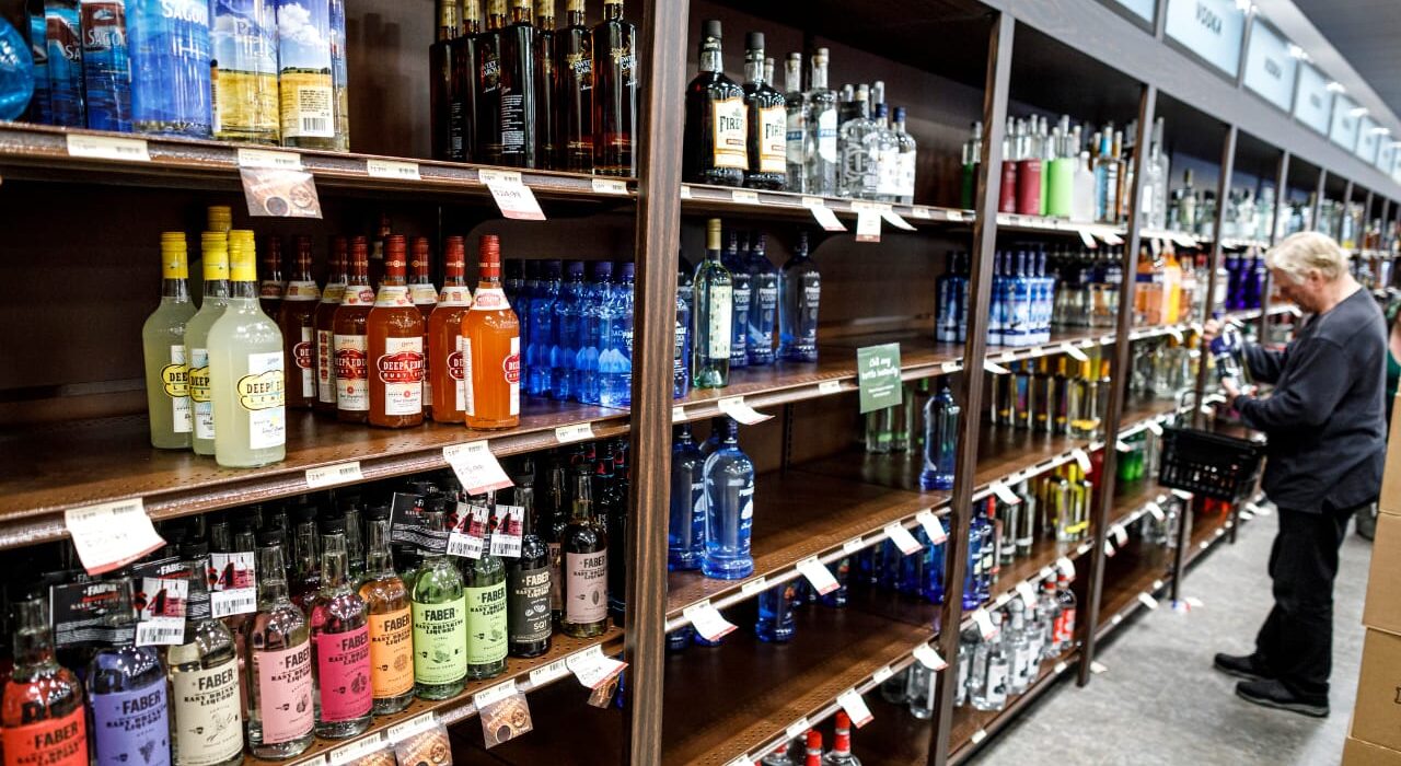 Exploring the Rise of Online Liquor Stores: Convenience at Your Fingertips