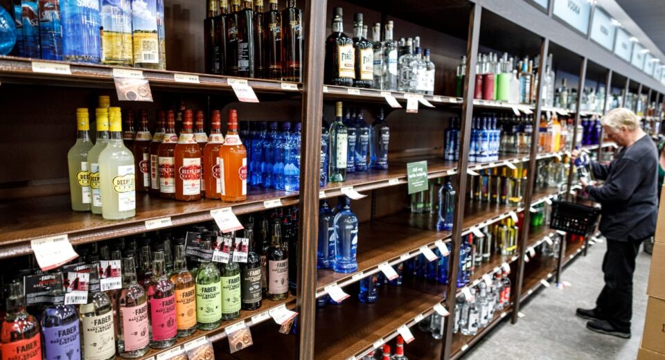 Exploring the Rise of Online Liquor Stores: Convenience at Your Fingertips