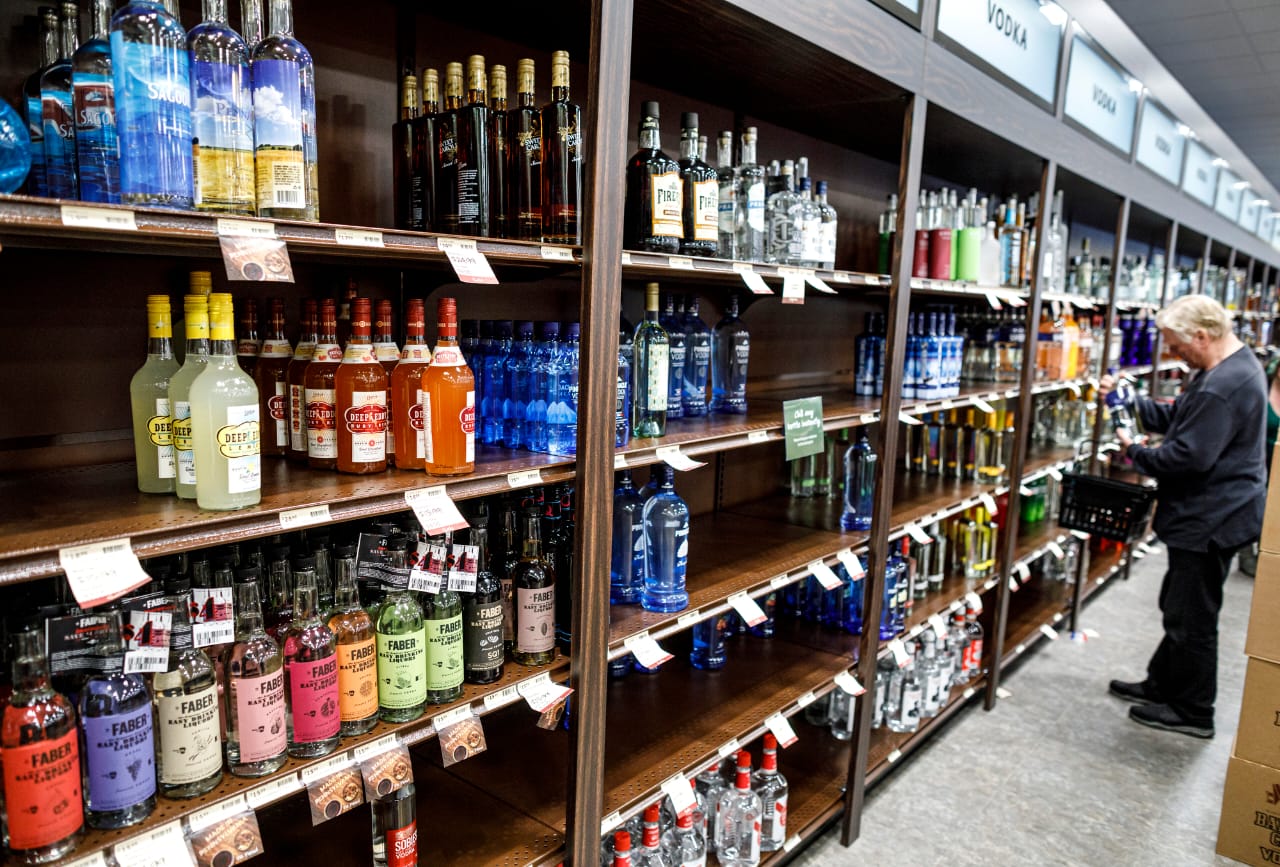 Exploring the Rise of Online Liquor Stores: Convenience at Your Fingertips